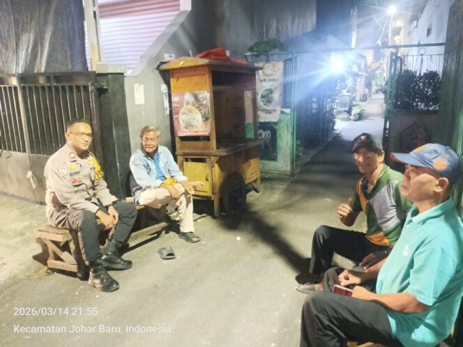 
					Polisi Turun Langsung ke Permukiman, Bhabinkamtibmas Sambangi Warga Kampung Rawa Perkuat Keamanan Lingkungan