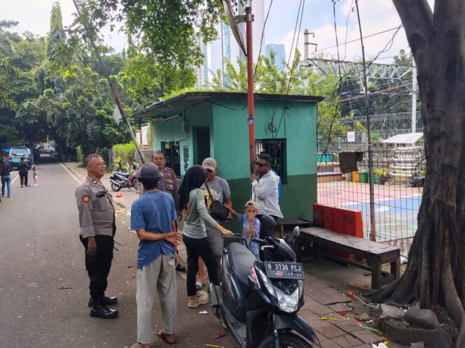 
					Monitoring Kewilayahan, Personel Pos Pam Operasi Ketupat Jaya 2026 Polsek Tanah Abang Antisipasi Kejahatan dan Rumah Kosong