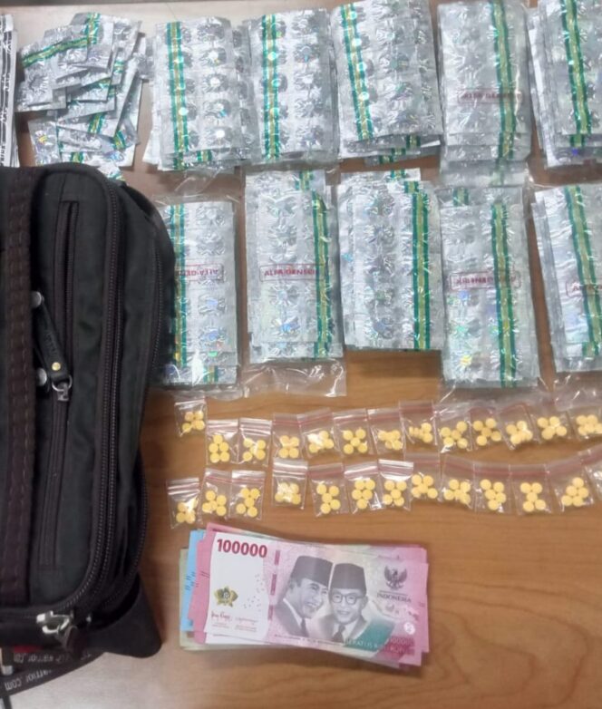 
					Polres Jakpus Tangkap 4 Pengedar Obat Keras di Cempaka Putih hingga Tanah Abang, Ribuan Pil Disita