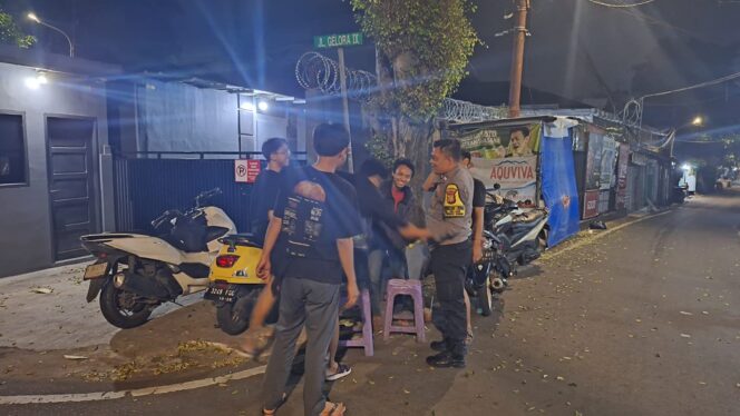 
					Bhabinkamtibmas Kelurahan Gelora Bersama Karang Taruna dan Pokdarkamtibmas Berikan Imbauan Kamtibmas kepada Remaja