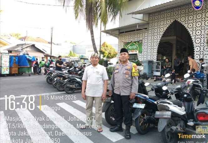 
					Bhabinkamtibmas Siaga di Pasar Takjil Masjid Cut Nyak Dien, Jaga Keamanan Warga Berburu Menu Berbuka