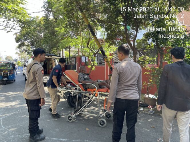 
					Polisi Respon Cepat, Lansia Terlantar di Johar Baru Dapat Penanganan Medis