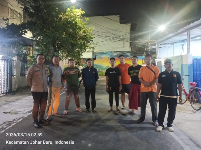 
					Cooling System Jelang Sahur, Polisi Patroli dan Monitoring Wilayah Kampung Rawa