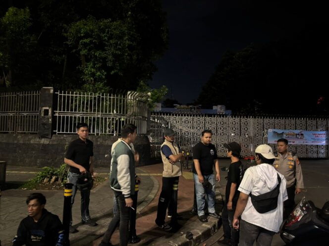 
					Kapolsek Sawah Besar Pimpin Patroli Ops Ketupat Jaya 2016 di seputaran Masjid Istiqlal