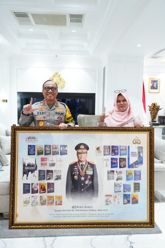 
					Menulis untuk Masa Depan: 39 dari 40 Buku Wakapolri Komjen Pol. Dedi Prasetyo Resmi Terdaftar HAKI