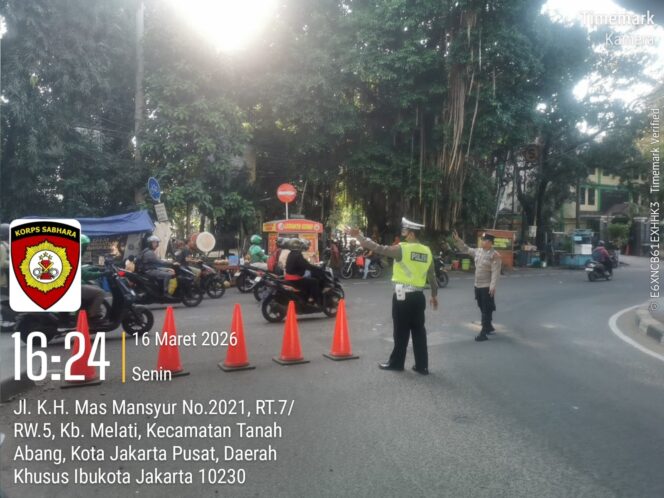 
					Personel Pos Pam Ketupat Jaya 2026 Karet Bivak Laksanakan Pengaturan Lalu Lintas di Jl. KH. Mas Mansyur
