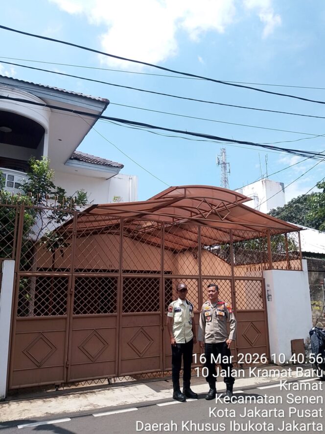 
					Polsek Senen Patroli Rumah Kosong yang Ditinggal Mudik Lebaran di Kramat Baru