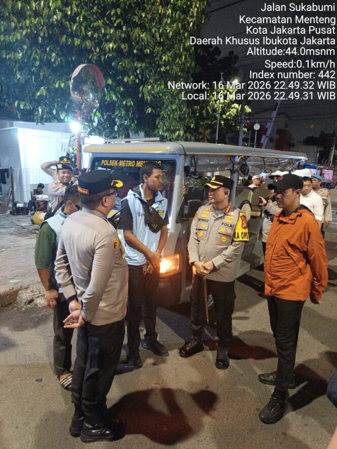 
					Kapolres Metro Jakarta Pusat Tinjau Patroli Ramadhan di Pos Pantau Menteng Tenggulun
