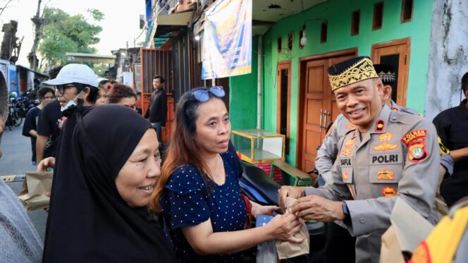 
					Kapolres Metro Jakarta Pusat Buka Puasa Bersama dan Santuni Anak Yatim di Polsek Johar Baru