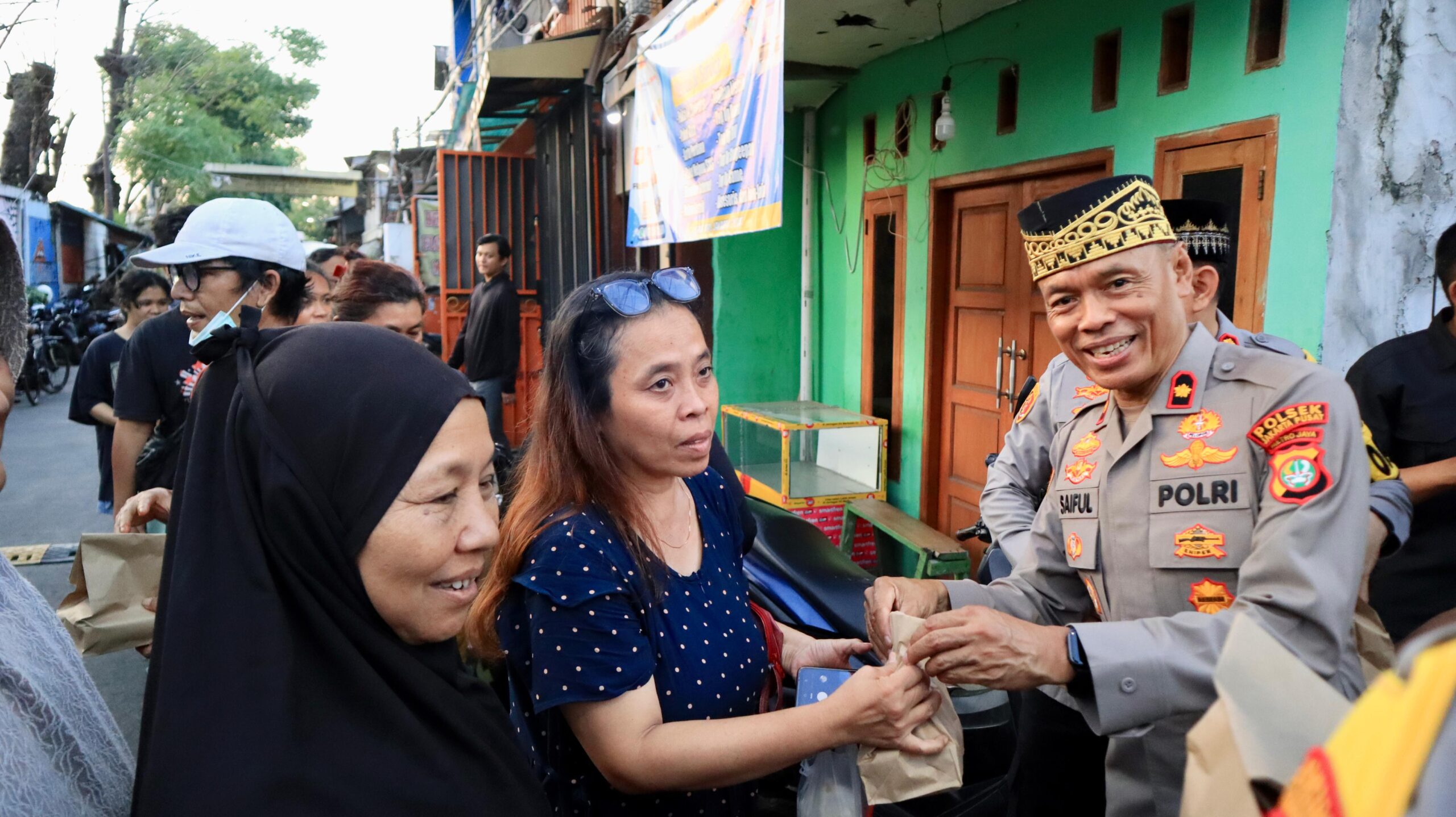 Kapolres Metro Jakarta Pusat Buka Puasa Bersama dan Santuni Anak Yatim di Polsek Johar Baru