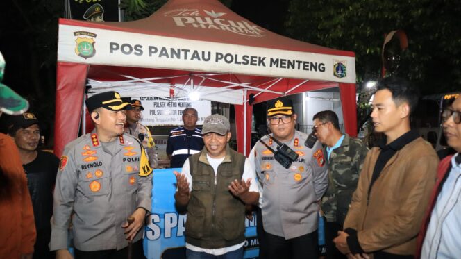 
					Kapolres Jakpus Cek Kesiapan Pospam Idul Fitri di Menteng, Kapolsek: Personel Siap Amankan Wilayah