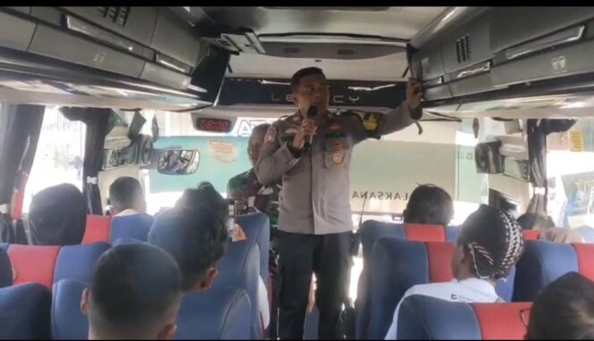 
					Bhabinkamtibmas Gelora Ingatkan Keamanan dan Keselamatan Peserta Mudik di Stadion Utama GBK
