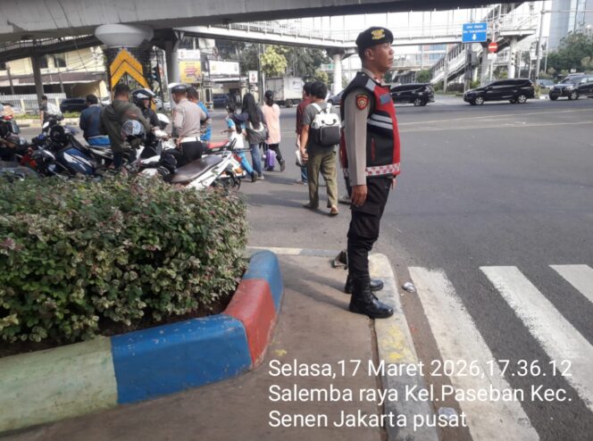 
					Polisi Lakukan Pengaturan Lalu Lintas di TL Matraman untuk Antisipasi Kepadatan Sore Hari