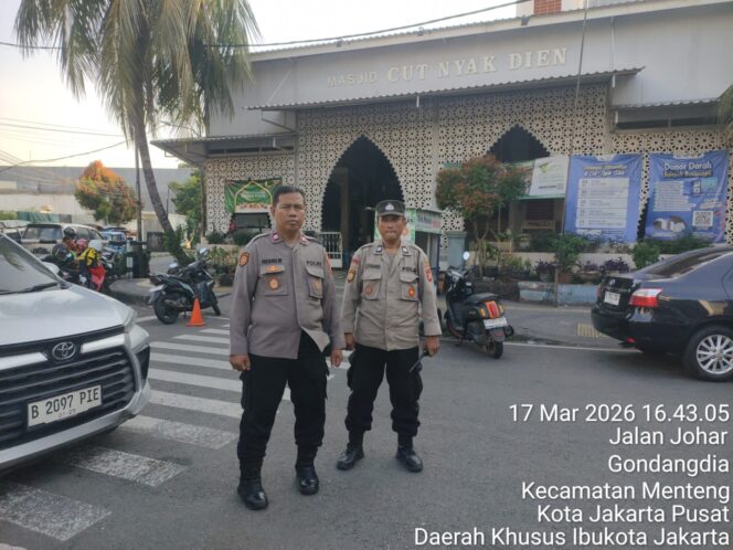 
					Polsek Metro Menteng Hadir Amankan Keramaian Takjil di Masjid Cut Nyak Dien