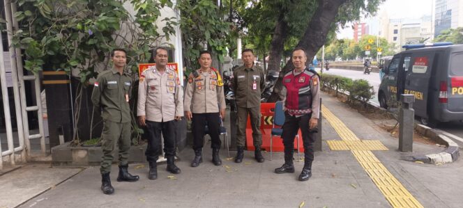 
					Polisi Patroli dan Sambangi Kantor Kemensos di Salemba, Situasi Aman Kondusif