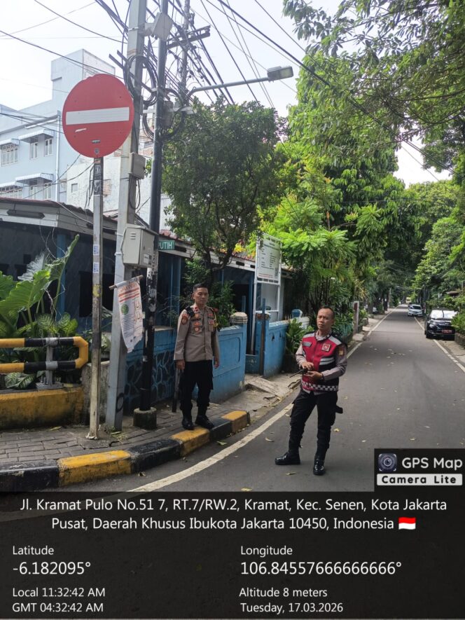 
					Polisi Patroli Rumah Kosong Ditinggal Mudik di Kramat, Jakarta Pusat