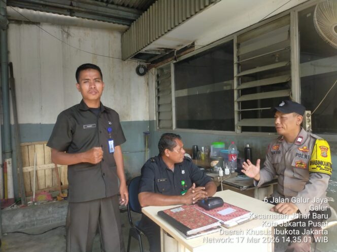 
					Antisipasi Kriminalitas Ramadhan, Polisi Sambangi Security Showroom Mitsubishi