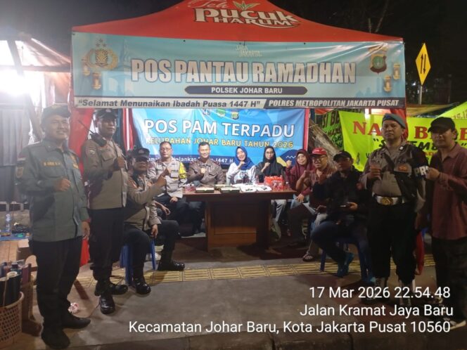 
					Polisi Bersama Warga Perkuat Pos Pantau Ramadhan di Johar Baru