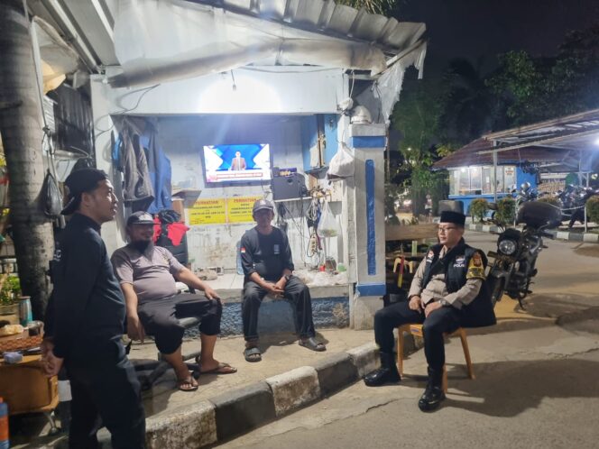 
					Bhabinkamtibmas Karet Tengsin Patroli Dini Hari, Perkuat Sinergi dengan Petugas Keamanan Rusun Karet