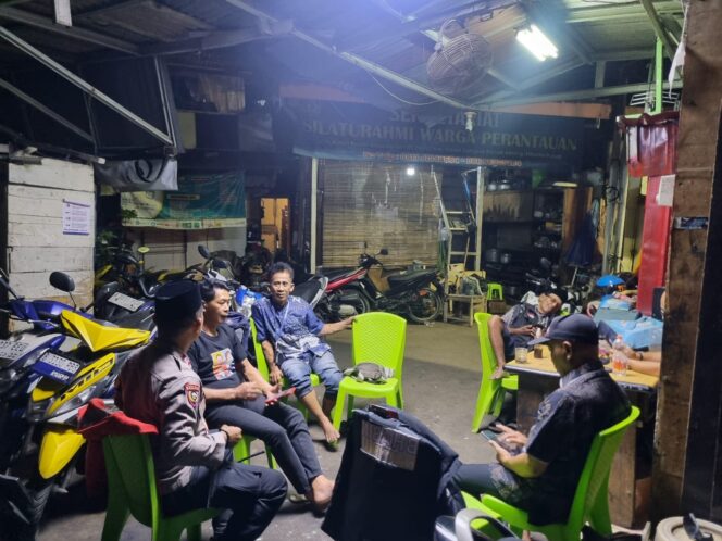 
					Bhabinkamtibmas Karet Tengsin Intensifkan Patroli dan Sambang Tokoh Masyarakat, Jaga Kondusifitas Ramadhan Ke-28