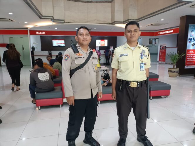 
					Bhabinkamtibmas Sambangi Bank OCBC NISP, Antisipasi Gangguan Kamtibmas Jelang Lebaran