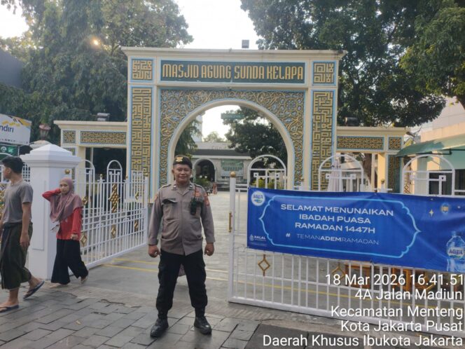 
					Pasar Takjil Membludak, Polsek Metro Menteng Turun Tangan Jaga Ketertiban di Masjid Ahung Sunda Kelapa