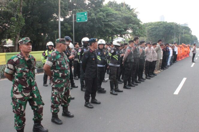 
					Apel Siaga Polri di Kemayoran, Pastikan Malam Takbir Berjalan Aman dan Tertib