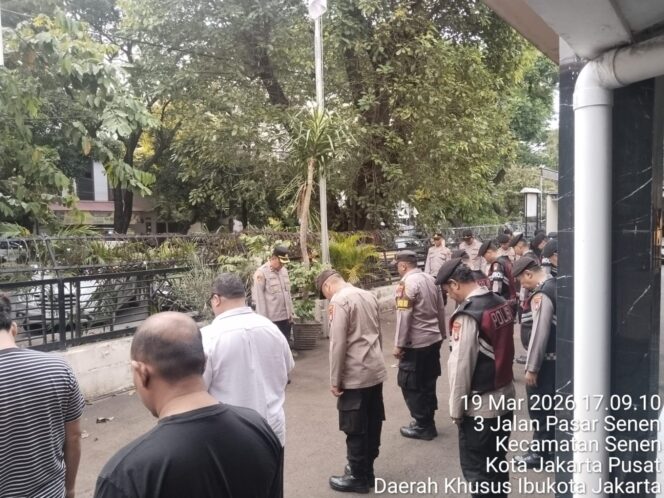 
					Polsek Senen Gelar Apel Pengamanan Malam Takbir 1447 H di Senen, 28 Personel Dikerahkan