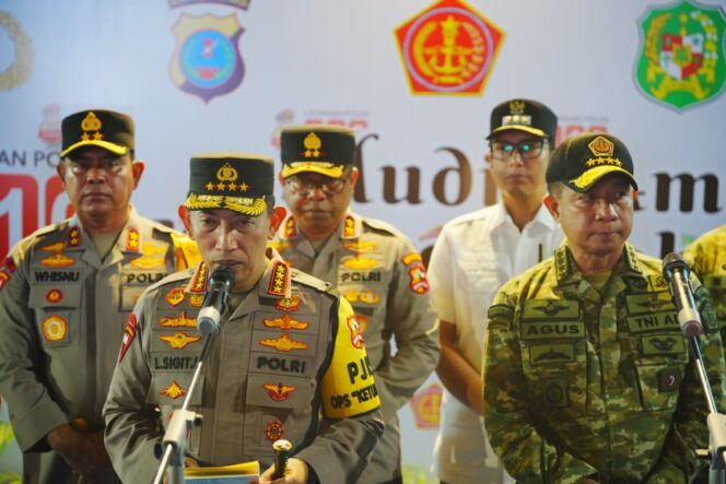 
					Monitoring Malam Takbiran, Kapolri Pastikan Pengamanan Rangkaian Perayaan Idulfitri