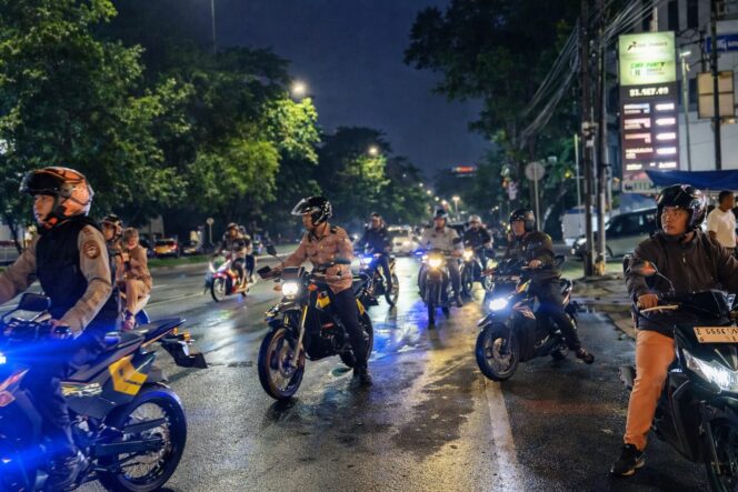 
					Kapolsek Pimpin Patroli Bermotor Malam Takbiran, Amankan 8 Titik Strategis di Sawah Besar