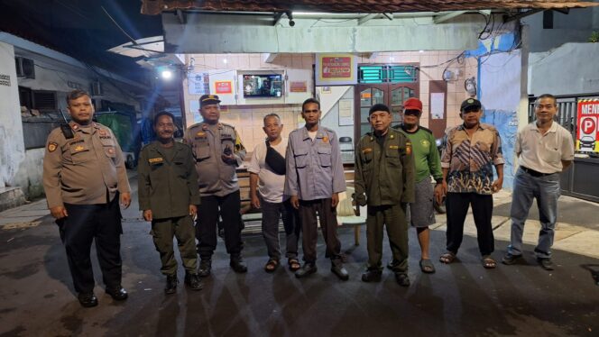 
					Patroli Cipkon Malam Saat libur Lebaran, Polisi Perkuat Pengamanan Lingkungan dan Edukasi Warga