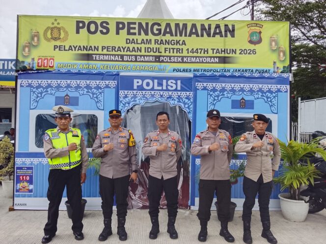 
					Siaga di Terminal DAMRI Kemayoran, Polri Antisipasi Arus Balik Mudik Demi Kenyamanan Masyarakat