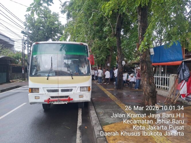 
					Pengamanan Humanis, Massa Unras dari Johar Baru Diberangkatkan Tertib Menuju DPR, Polda, dan Mabes Polri