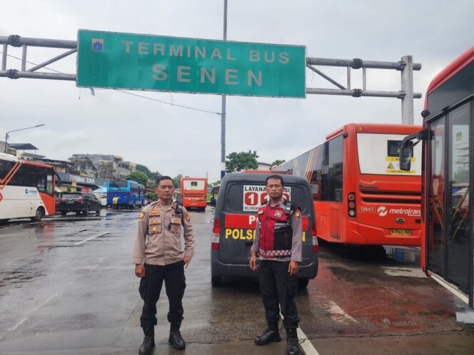 
					Polisi Patroli dan Sambangi Objek Vital di Terminal Senen, Situasi Aman Kondusif