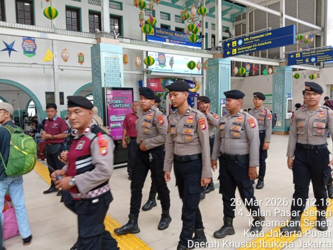 
					Patroli Jalan Kaki KRYD di Stasiun Pasar Senen, Petugas Antisipasi Kerawanan Arus Balik