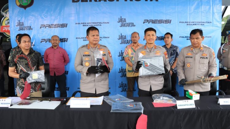 Polres Metro Bekasi Kota Ringkus Pencuri Spesialis ‘Rumsong’ dan 4 Penadah di Jatiasih