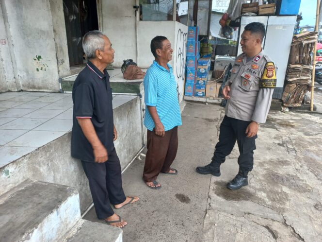 
					Sambang Warga Rw 06, Bhabinkamtibmas Kebon Kacang Perkuat Sinergi Dan Ajak Masyarakat Jaga Kamtibmas