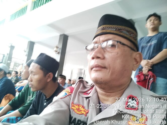 
					Bhabinkamtibmas Johar Baru Laksanakan Sholat Jumat Berjamaah, Wujud Kedekatan dengan Masyarakat