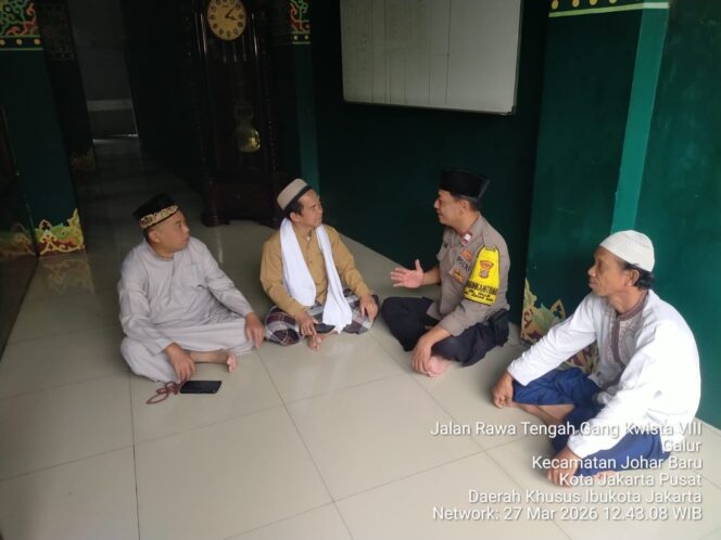 
					Sambang dan Sholat Jumat di Masjid Nurul Islam, Polisi Ajak Warga Jaga Kamtibmas