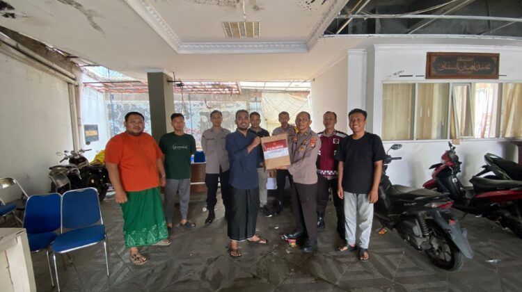 Polsek Senen Salurkan Sembako ke Mahasiswa PB PMII Usai Lebaran