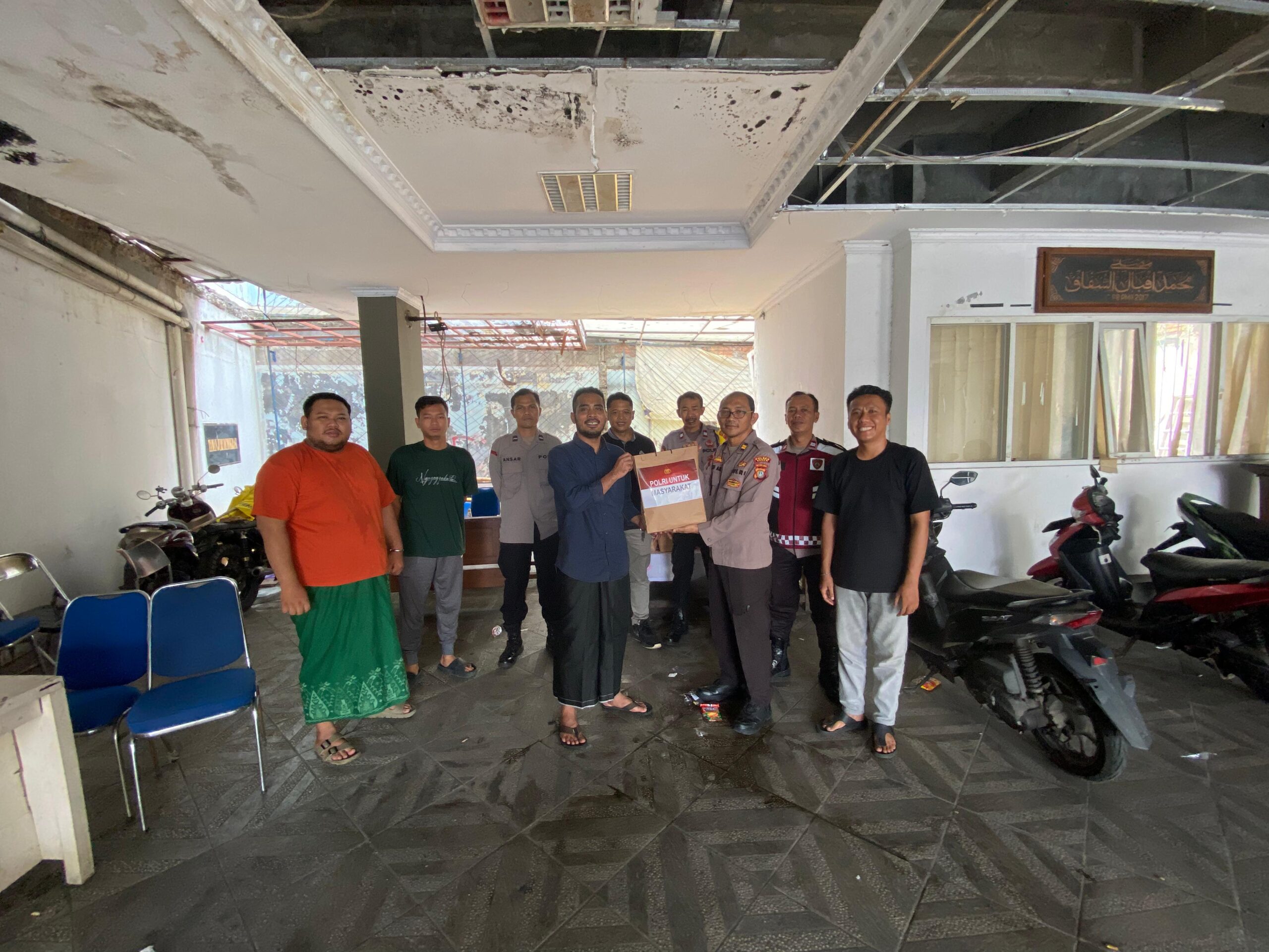 Polsek Senen Salurkan Sembako ke Mahasiswa PB PMII Usai Lebaran
