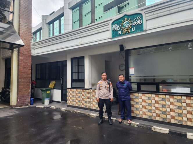 
					Patroli Samapta Polsek Senen Sambangi Kantor PBNU, Situasi Aman dan Kondusif