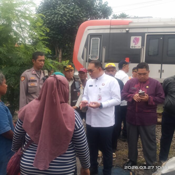 
					Pengamanan Kunjungan Wali Kota Jakpus ke Pasar Gaplok, Imbau Warga Tak Tinggal di Pinggir Rel