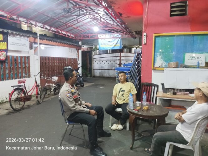 
					Polisi Sambangi Poskamling Dini Hari, Perkuat Sinergi Warga Kampung Rawa Cegah Kejahatan