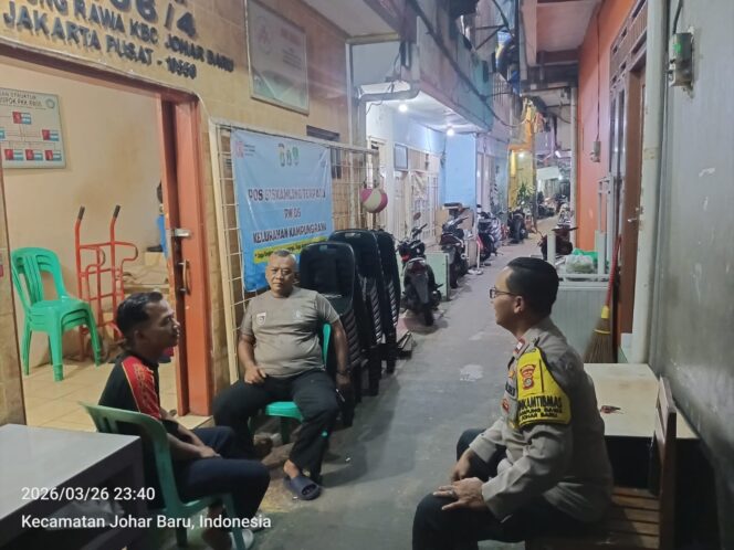 
					Bersama Warga, Polisi Aktif Sambangi Poskamling RW06 Perkuat Keamanan Lingkungan