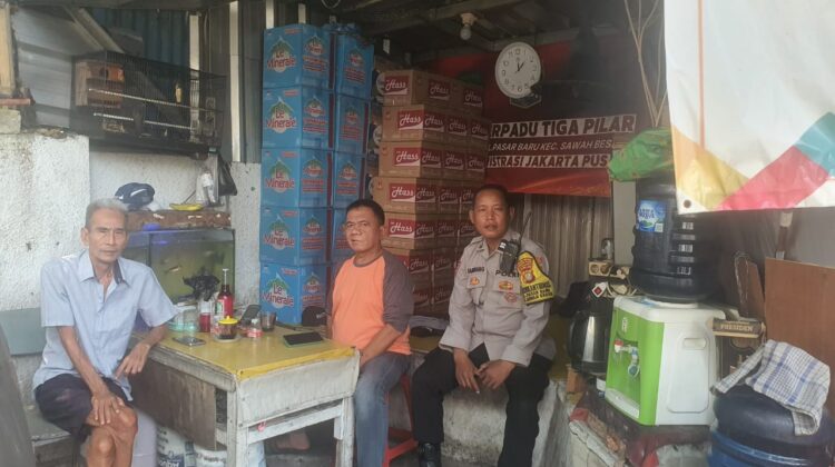 Paska Lebaran Bhabinkamtibmas Pasar Baru Sambangi Agen Sembako, Perkuat Kamtibmas Bersama Warga