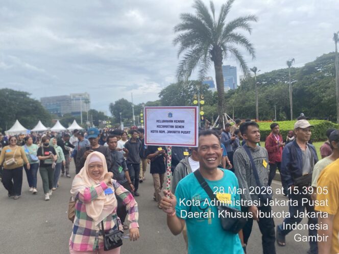 
					Warga Kenari Ikuti Pembagian Sembako Presiden di Silang Monas