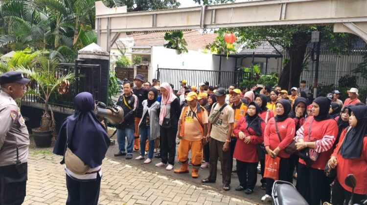 Sinergi Tiga Pilar Kawal Warga Gondangdia Menuju Monas, Kegiatan Sembako Presiden Berjalan Kondusif