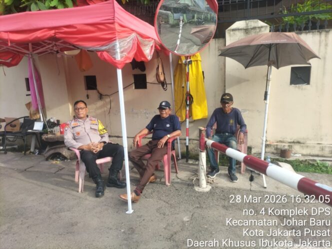 
					Patroli dan Sambang Permukiman, Polisi Ajak Warga Johar Baru Tingkatkan Kewaspadaan