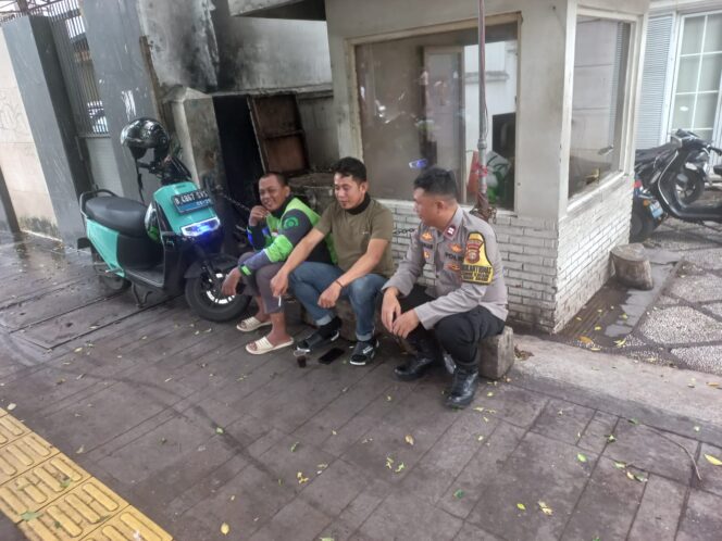 
					Bhabinkamtibmas Kebon Kacang Intensifkan Sambang Warga, Perkuat Kamtibmas di Wilayah RW 05